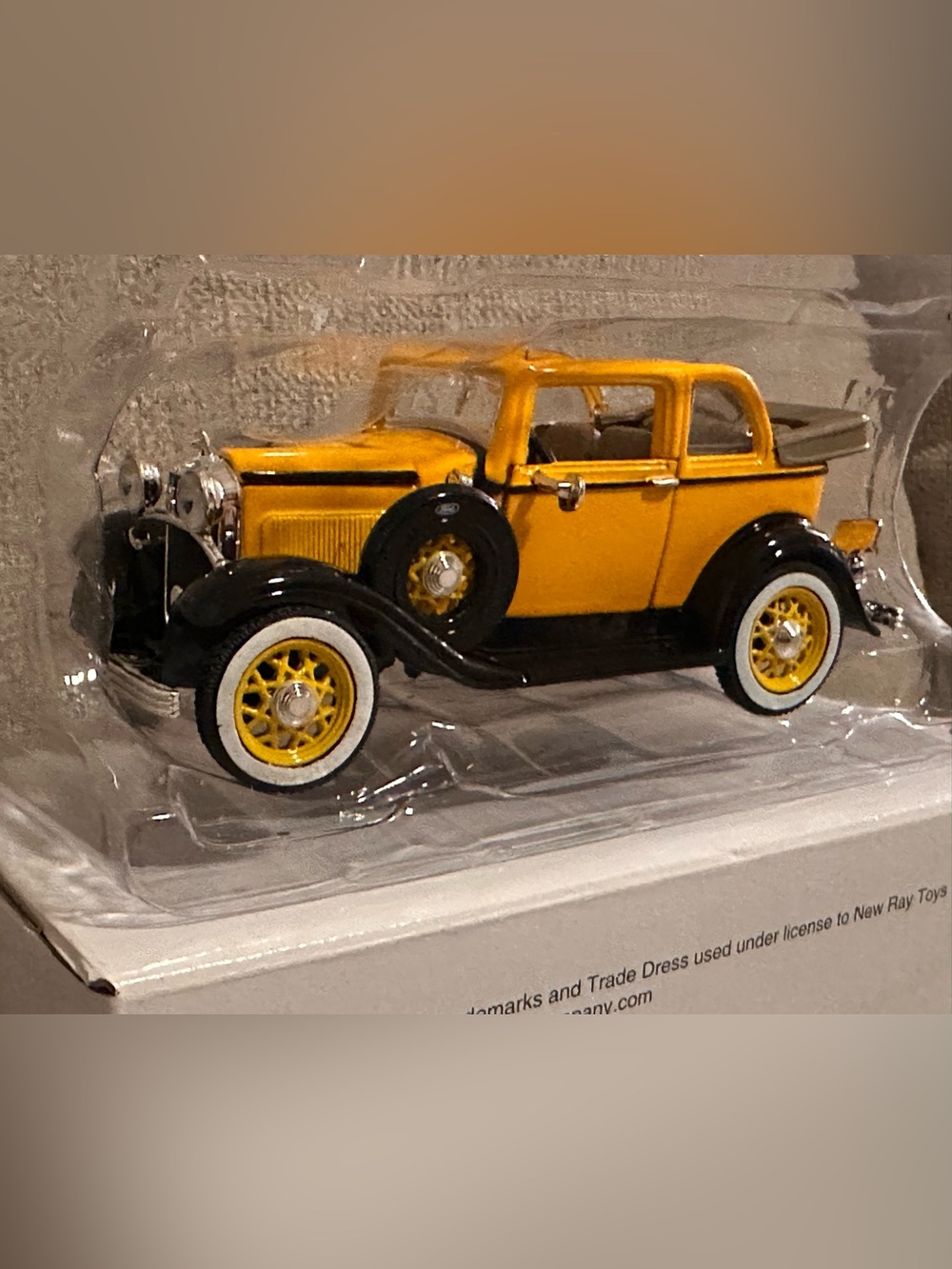 NEW 1932 Ford Convertible Sedan with Boot Model Car. Officially Licensed Product